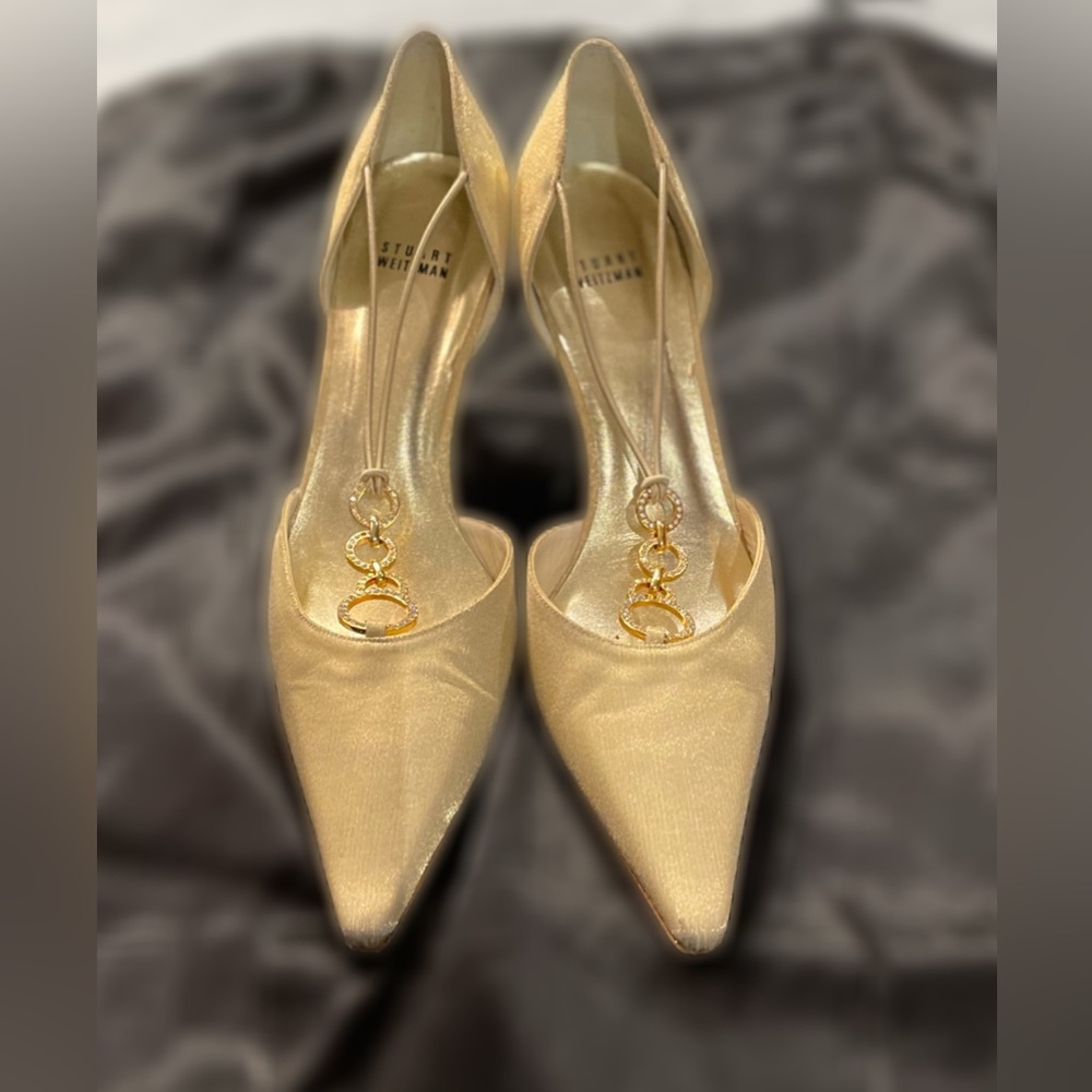 Stuart Weizmann size 10.5 gold satin dress heels. Beautiful details